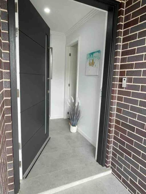 Neat 4 Bedroom In Catherine Fields Narellan Exterior foto