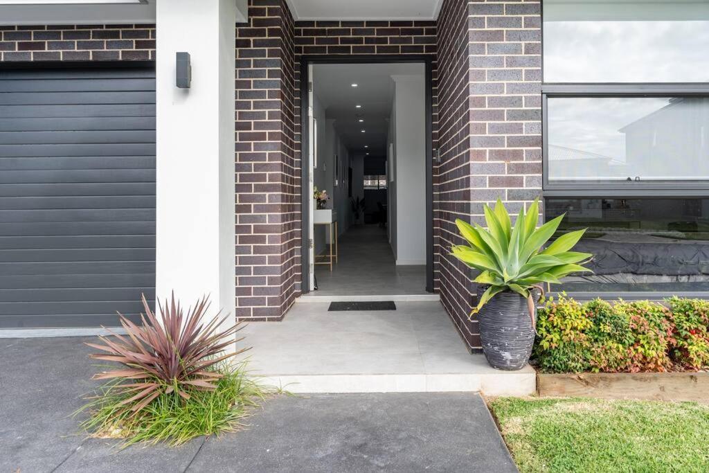 Neat 4 Bedroom In Catherine Fields Narellan Exterior foto